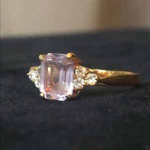 14kt ge Ring w/ Beautiful Light Purple Gemstone